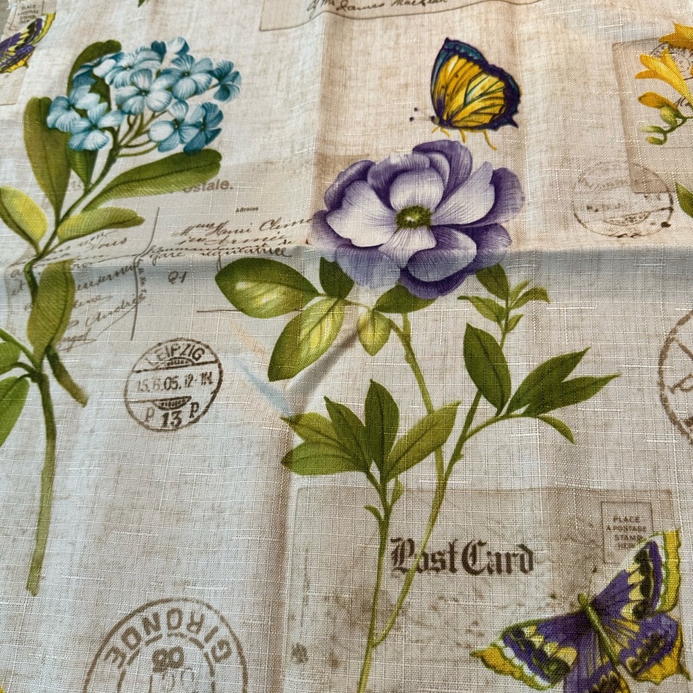 Set of 12 polyester napkins. Beautiful colors.